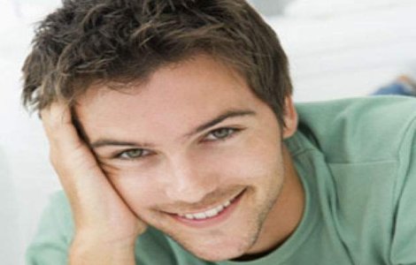 Studiu: Barbatii frumosi sunt considerati mai amuzanti