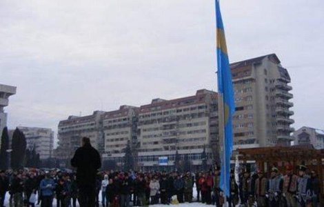 Sfidare! Un drapel secuiesc a fost arborat in Baraolt