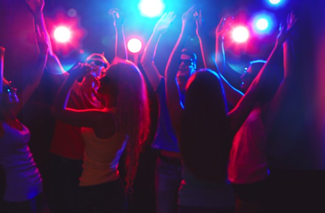 VIDEO Petrecere cu manele pentru candidatul PNL la primăria unei comune din Timiș