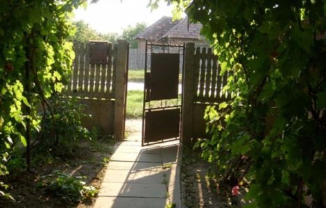 Bătrână în izolare, cercetată penal pentru că a ieșit la magazin de foame