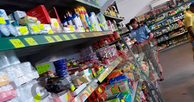 Polițist amendat și cercetat disciplinar, după ce a intrat fără mască în magazin