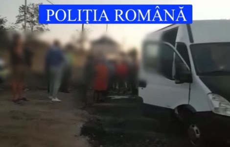 40 de persoane, înghesuite într-o dubă de marfă la Galați