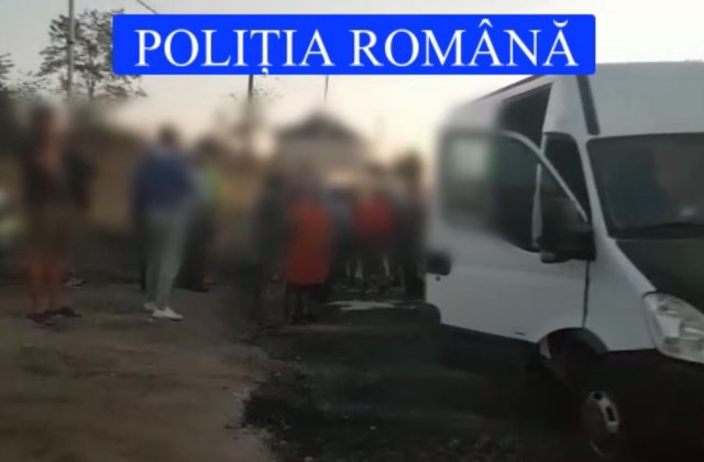 40 de persoane, înghesuite într-o dubă de marfă la Galați