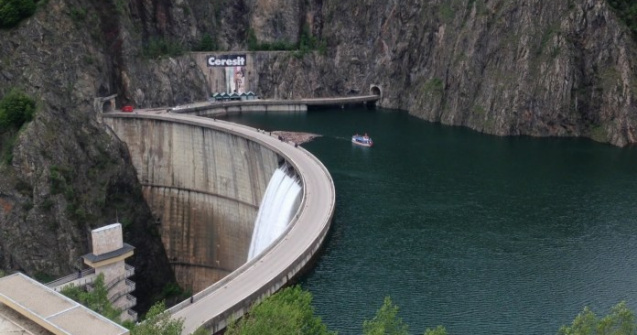 Un jandarm a fost găsit împușcat la Barajul Vidraru