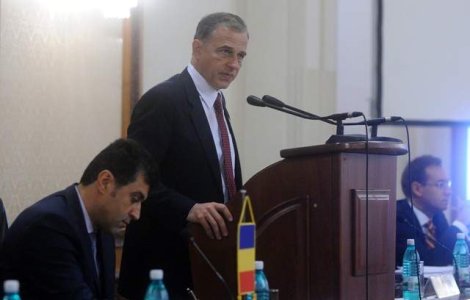 Geoana: Basescu planuieste concedierea a 20% din bugetari