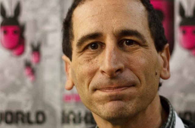 "Scriu glume si castig un milion de dolari pe an"