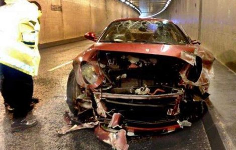 Automobilul Ferrari avariat de Ronaldo va fi repus in vanzare pe eBay