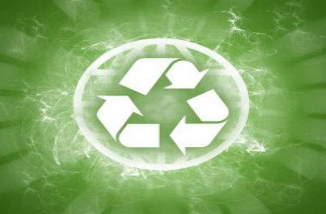 Reciclarea deseurilor plastice: Jeremy Irons sustine o initiativa a Comisiei Europene