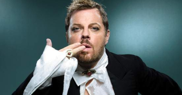 Eddie Izzard vine la Bucuresti