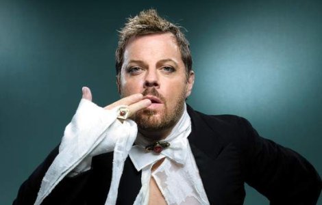 Eddie Izzard, unul dintre cei mai faimosi comici din lume, vine la Bucuresti