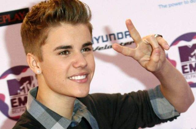 Justin Bieber, spitalizat dupa ce a lesinat pe scena