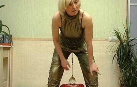 Cel mai puternic vagin din lume poate ridica pana la 14 kg.