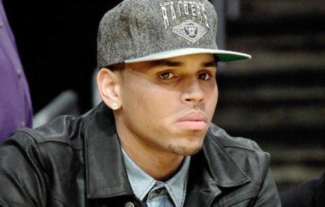 Chris Brown s-a batut in avion cu bodyguardul sau