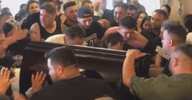 Polițiști revoltați de situația priveghiului lui Emi Pian, păzit de autorități