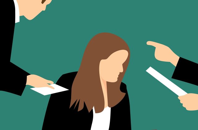 Iohannis a promulgat legea care interzice hărțuirea la locul de muncă