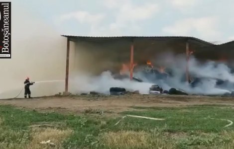 VIDEO Zeci de pompieri încearcă să stingă, de 24 de ore, un incendiu