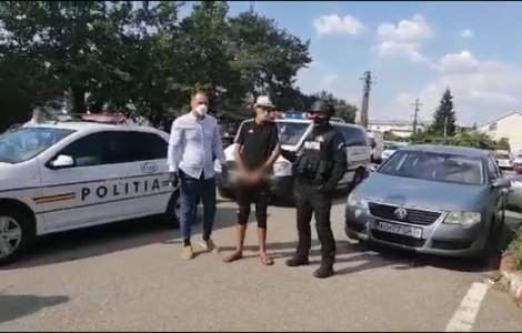 Trei bărbați au fost arestați după ce și-au tâlhărit un prieten