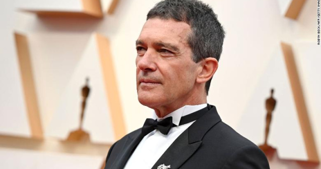 Antonio Banderas și-a petrecut ziua de naștere în carantină. Actorul a mărturisit că are Covid-19