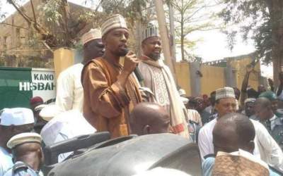 Un cântăreț a fost condamnat...