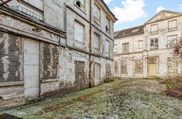 Cadavru ascuns 30 de ani într-o pivniţă, găsit în timpul renovării unui conac din Paris