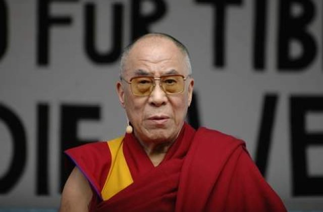 Obama "il da pe Dalai Lama pentru fericirea Chinei"