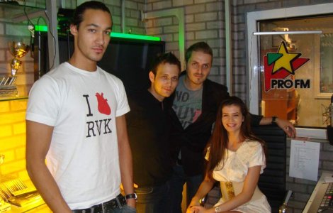 Moni ii da voie lui Iri sa vina cu domnisoare acasa