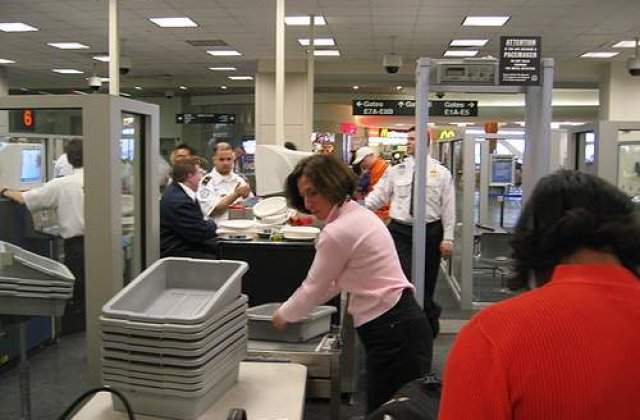 Masuri drastice: Pasagerii ar putea fi radiografiati in aeroport