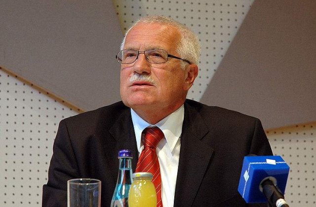 Cum are presedintele ceh intreaga UE "la degetul mic"?