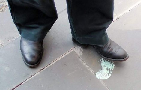 Motivul incredibil pentru care un oras din Anglia va interzice guma de mestecat