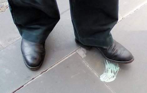 Motivul incredibil pentru care un oras din Anglia va interzice guma de mestecat