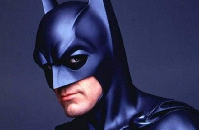 Masca lui Batman si pelerina lui Superman, donate muzeului Smithsonian de Warner Bros