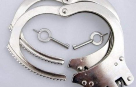 Galati: Liviu Jitea, liderul gruparii de contrabanda cu alcool, si alte 17 persoane, retinuti