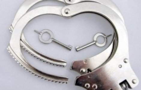 Galati: Liviu Jitea, liderul gruparii de contrabanda cu alcool, si alte 17 persoane, retinuti