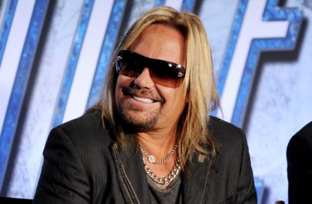 Vince Neil, solistul trupei Motley Crue, operat de pietre la rinichi