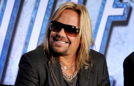 Vince Neil, solistul trupei Motley Crue, operat de pietre la rinichi