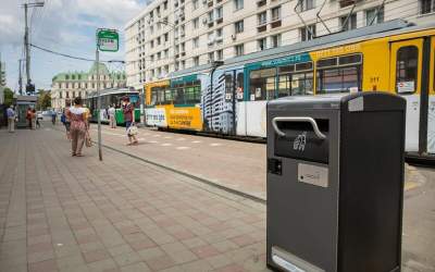 Coșurile de gunoi din Iași au...