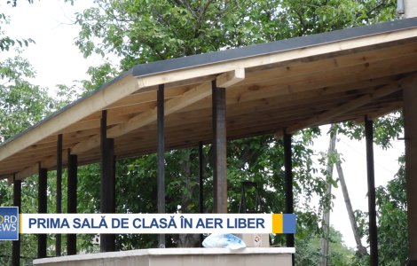 VIDEO Cum arată prima clasă în aer liber, construită într-un sat din Republica Moldova