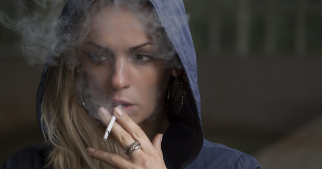 Țara care interzice fumatul în spațiile publice din cauza răspândirii coronavirusului