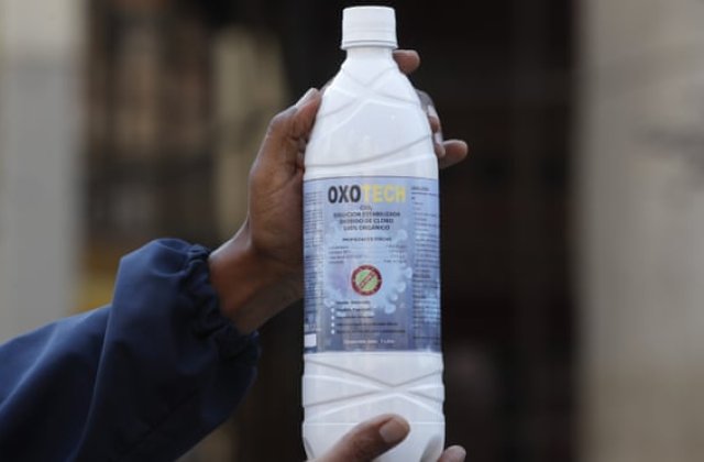 Un presupus arhiepiscop vindea înălbitor drept „leac miraculos” împotriva Covid-19