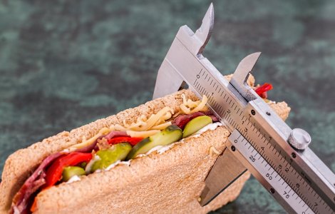 Clienții unui restaurant din China sunt cântăriți la intrare