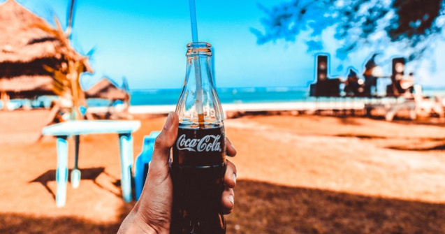 Ce se întâmplă în corpul tău atunci când bei un pahar de suc acidulat