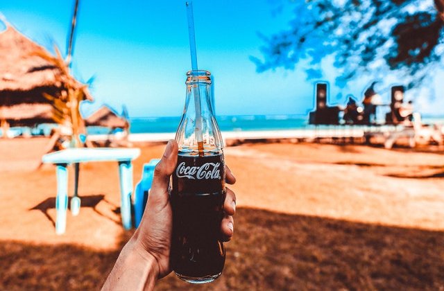 Ce se întâmplă în corpul tău atunci când bei un pahar de suc acidulat