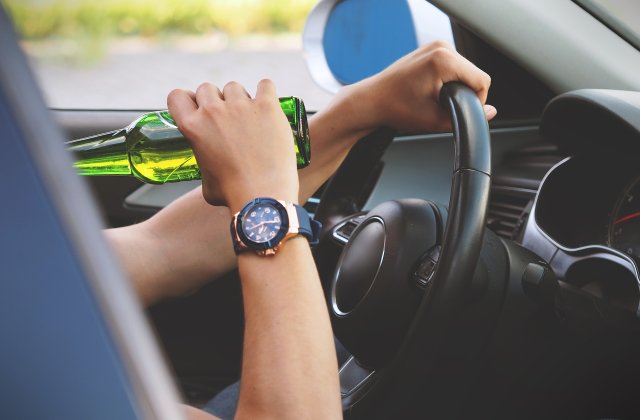 O femeie din Galați, prinsă la volan beată și fără permis de conducere