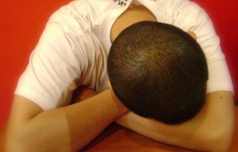 Lipsa somnului ii face pe oameni sa manance mai mult si sa se ingrase