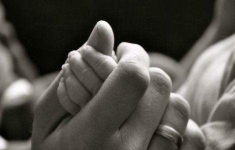 Raport: Rata mortalitatii la copii in Romania, extrem de ridicata