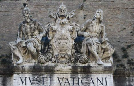 Fum negru, pe cosul Capelei Sixtine