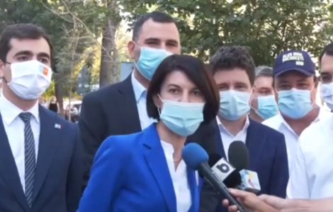 VIDEO Violeta Alexandru, huiduită în timpul lansării unui candidat PNL la locale