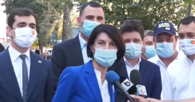 VIDEO Violeta Alexandru, huiduită în timpul lansării unui candidat PNL la locale