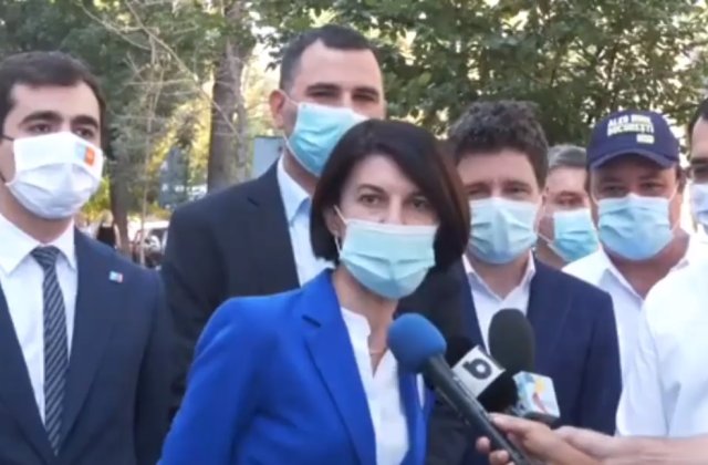 VIDEO Violeta Alexandru, huiduită &icirc;n timpul lansării unui candidat PNL la locale