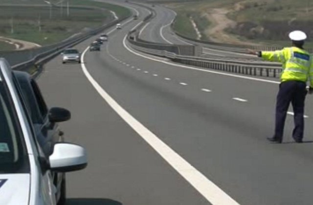 Un șofer beat și înarmat a fost oprit de polițiști pe Autostrada Soarelui